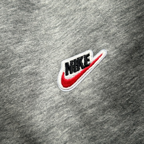 The Nike Tee - Picture 1 of 2